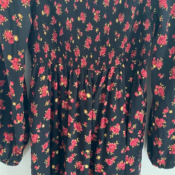 Old Navy Black Long-Sleeve Floral Smocked Dress - Picture 2 of 5